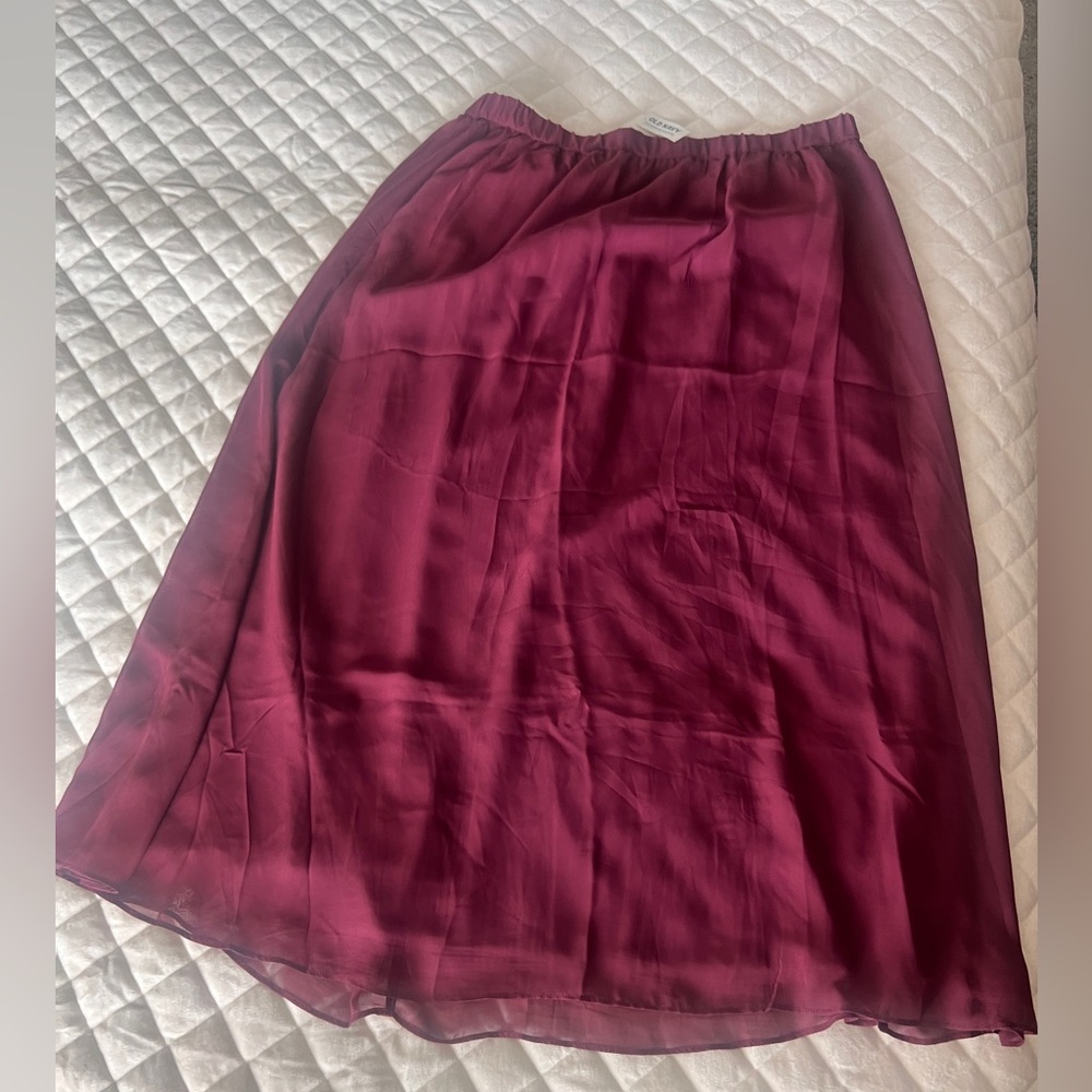 Old Navy Maroon/Rose pink color
Maxi Skirt XL